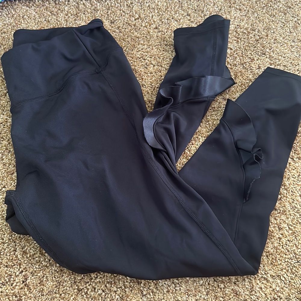 Urban savage ruffle legging